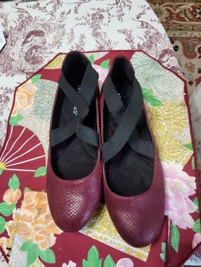 Women's Burgundy Aerosoles Cross-Strap Ballet Flats